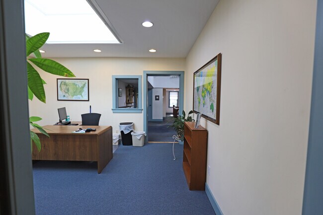 Plus de détails pour 49 Locust St, Falmouth, MA - Bureau à louer