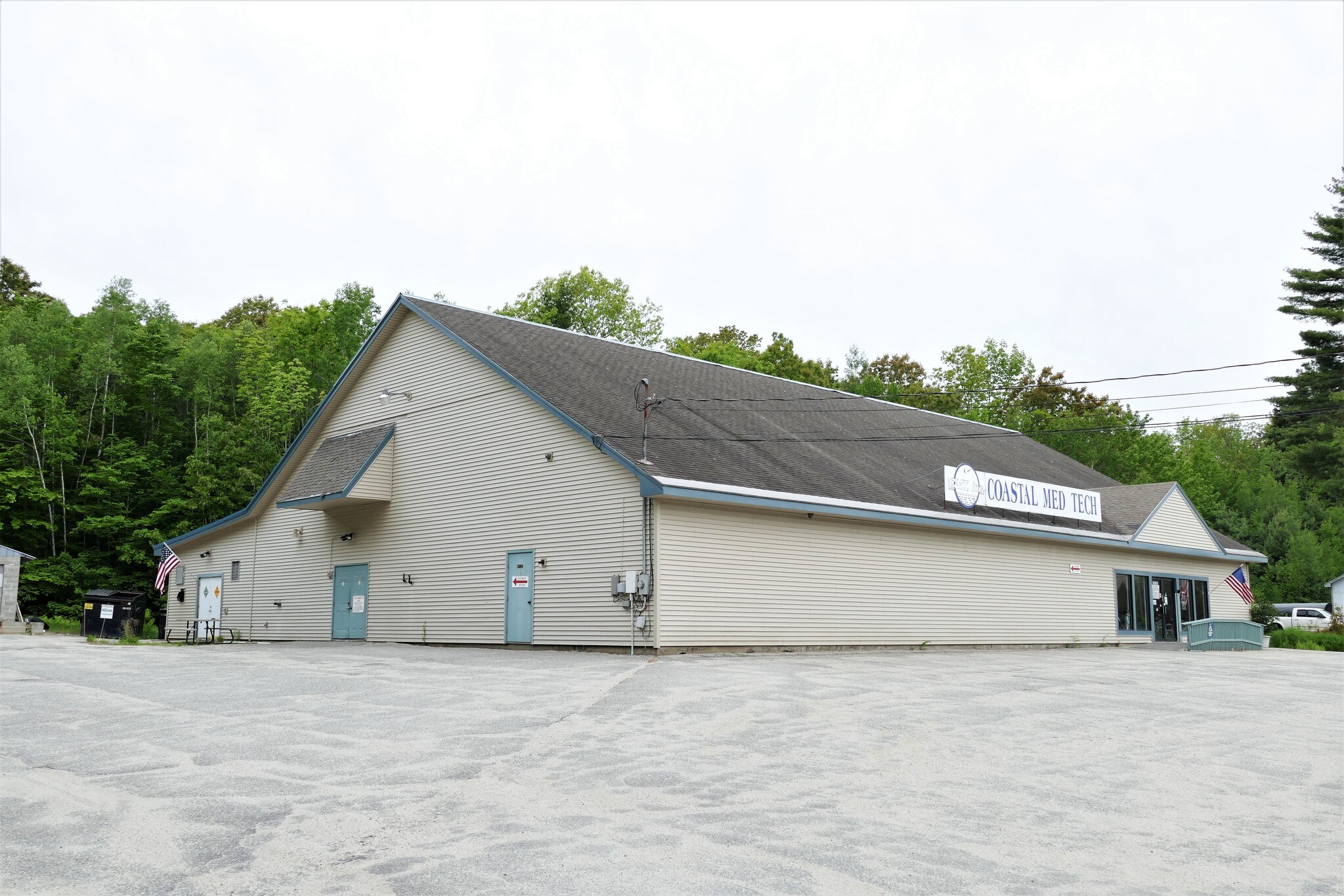 25 Douglas Hwy, Lamoine, ME à vendre Photo du bâtiment- Image 1 de 12