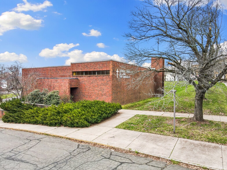 655 East St, New Britain, CT for sale - Building Photo - Image 1 of 3