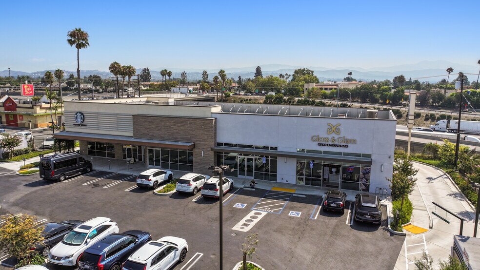 301 N Tustin Ave, Santa Ana, CA à louer - Photo du bâtiment - Image 3 de 4