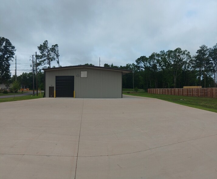 4300 Mackinnon Industrial Pky, Mobile, AL for lease - Building Photo - Image 2 of 14