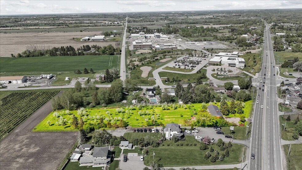 2263 Durham Regional Hwy, Bowmanville, ON à vendre - Photo du bâtiment - Image 2 de 17