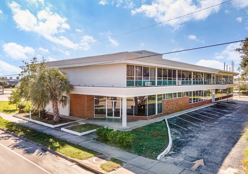 228 N Ridgewood Ave, Daytona Beach, FL for sale - Building Photo - Image 1 of 19
