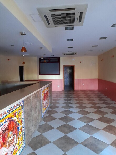 Commerce de détail dans Cáceres, Cáceres à louer - Photo du bâtiment - Image 3 de 11