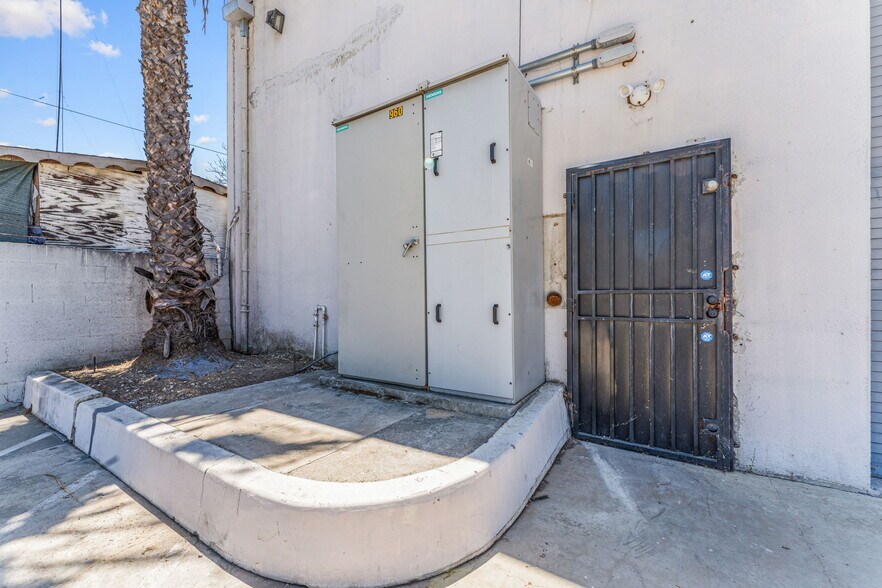 960 W 1st St, Pomona, CA à vendre - Photo du bâtiment - Image 2 de 23