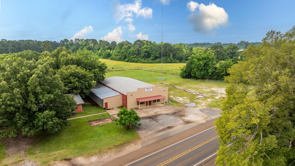 15185 TX-21, Douglass, TX à vendre - Photo principale - Image 1 de 19