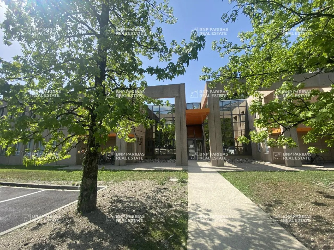 Office in Meylan for lease Building Photo- Image 1 of 5