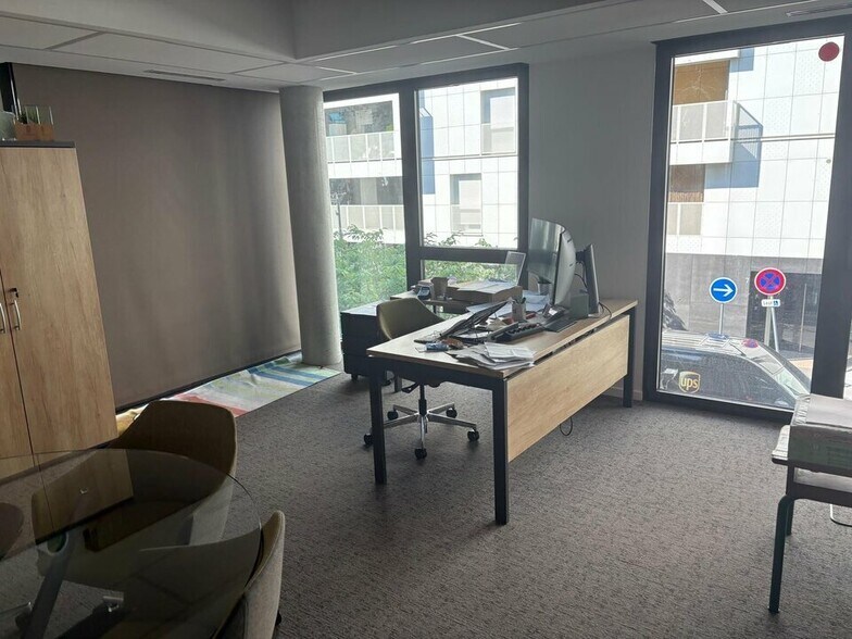 Office in Lyon for lease - Building Photo - Image 2 of 13