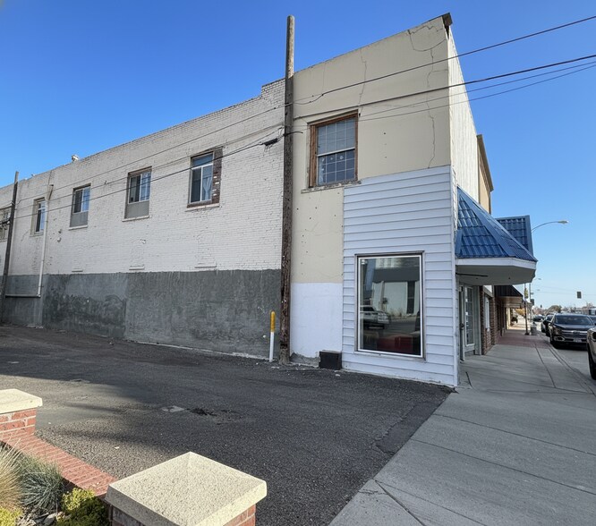 1221 Overland Ave, Burley, ID à vendre - Photo du bâtiment - Image 2 de 47