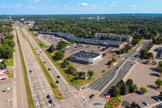 Plus de détails pour 600 County Road 10 NE, Blaine, MN - Commerce de détail à louer