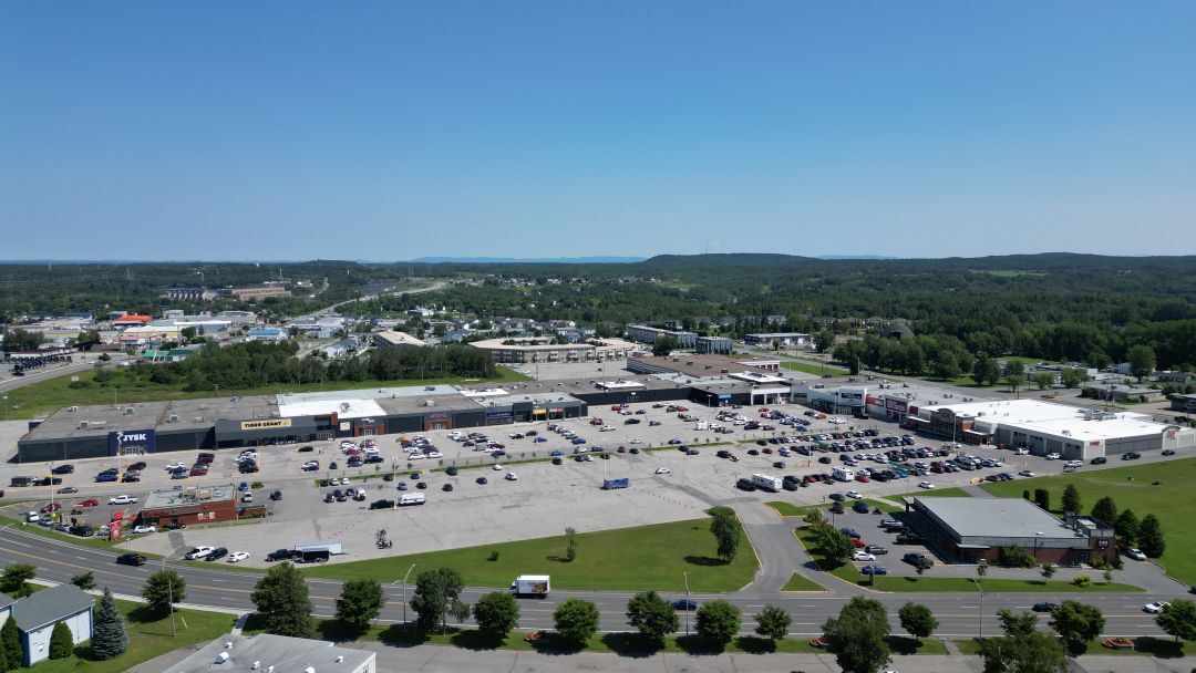 705 Av Du Pont N, Alma, QC for lease Building Photo- Image 1 of 14