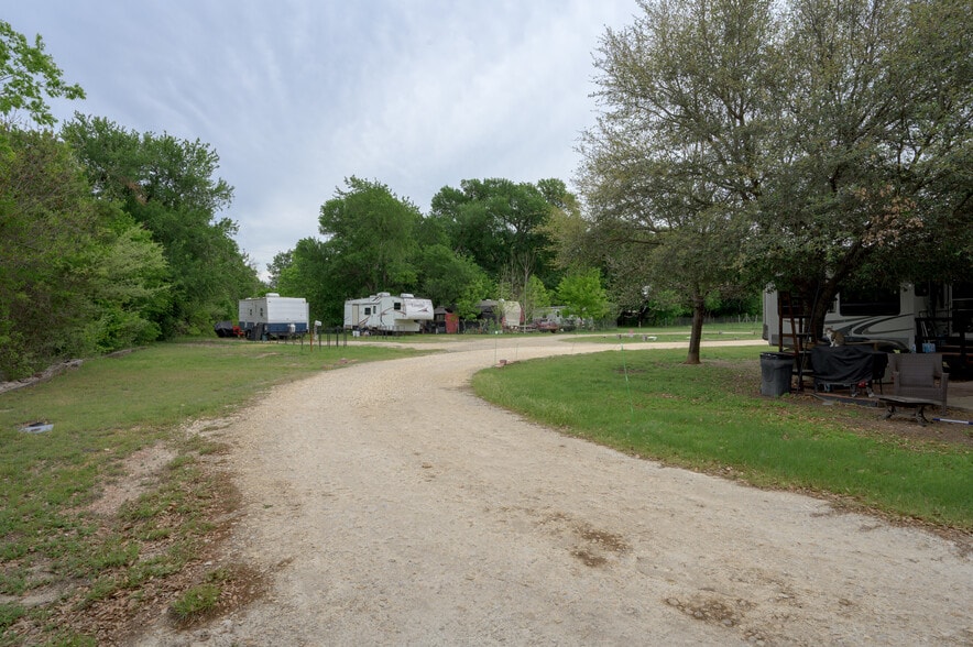 8666 Nolan Loop, Belton, TX à vendre - Photo du bâtiment - Image 2 de 12