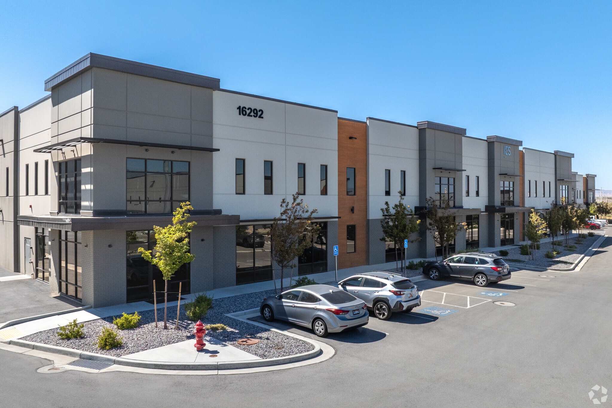 16361 S Bringhurst Blvd, Bluffdale, UT for lease Primary Photo- Image 1 of 17