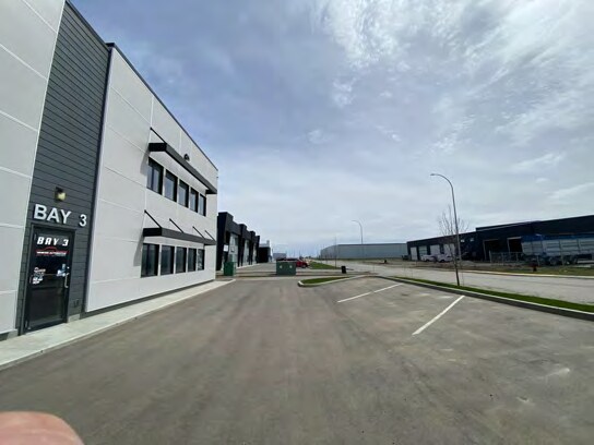 1010 12 Av, Coaldale, AB à louer - Photo du bâtiment - Image 3 de 7