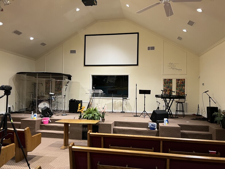 544 Tipton Rd, Irving, TX for sale - Interior Photo - Image 2 of 4