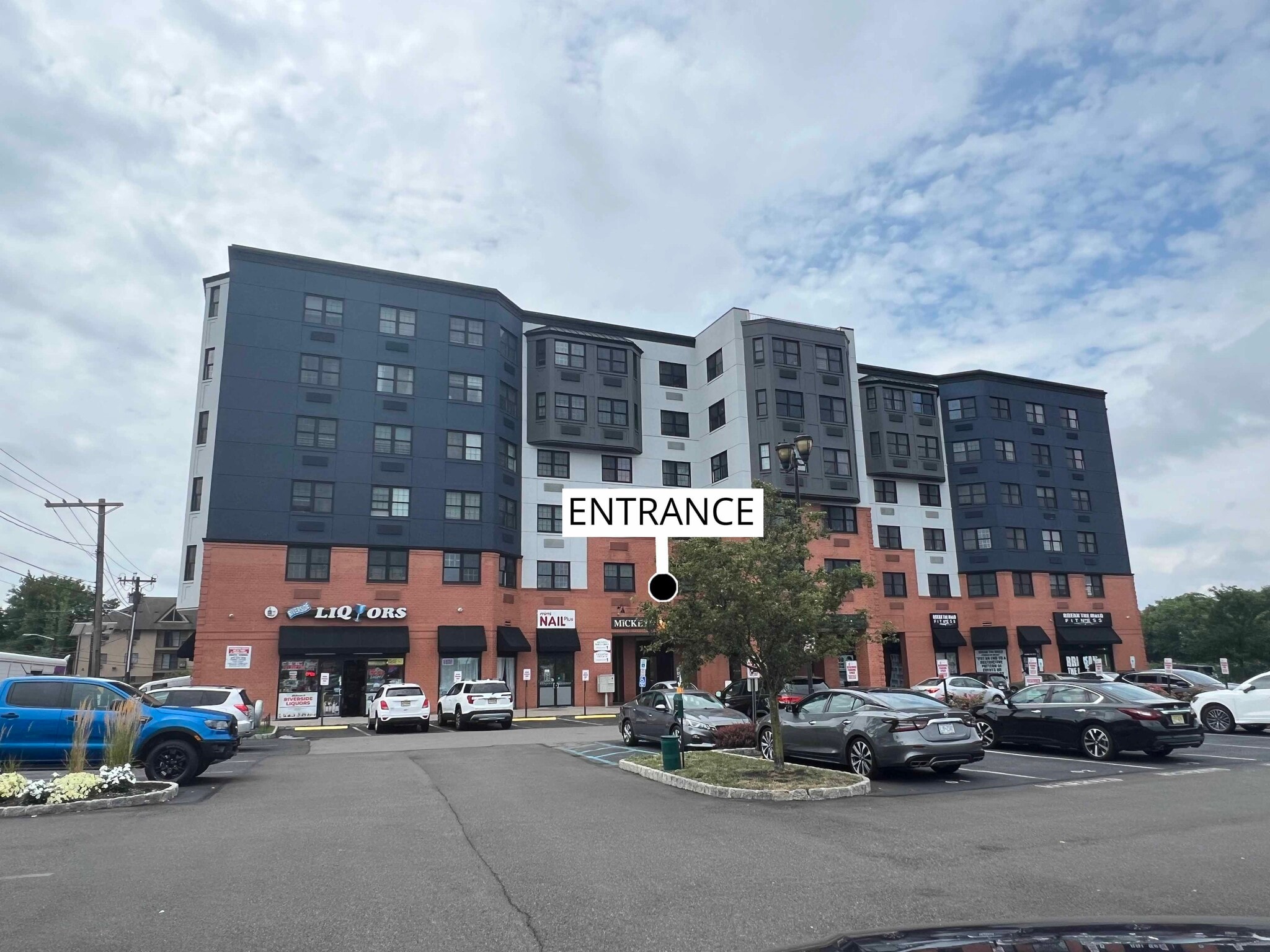 601 Riverside Ave, Lyndhurst, NJ à louer Photo principale- Image 1 de 9