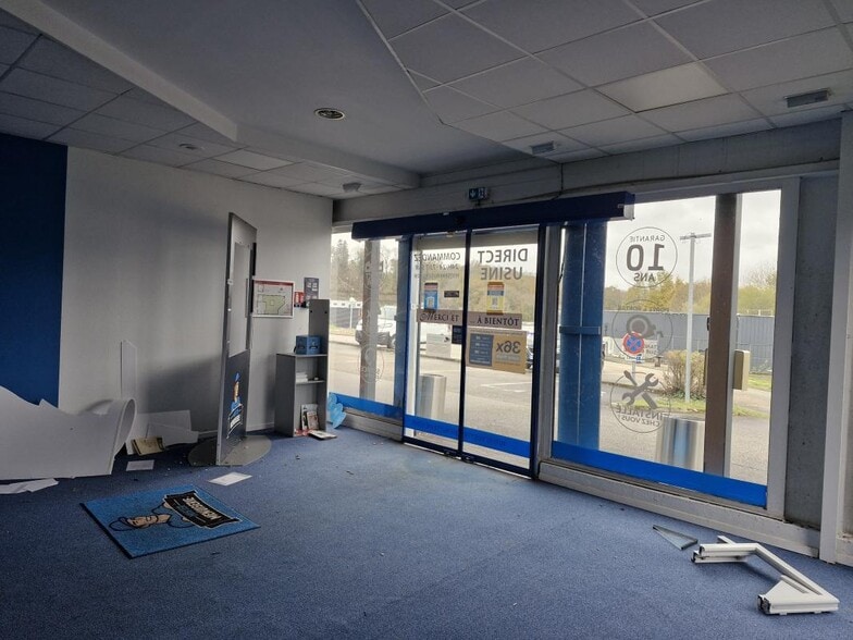 Retail in Feytiat for lease - Lobby - Image 1 of 8