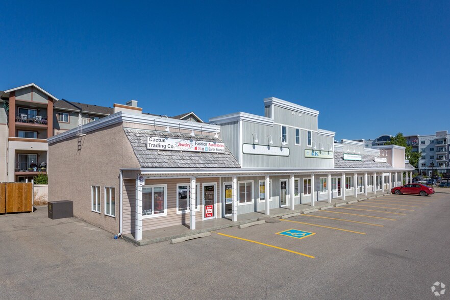 206 5th Ave W, Cochrane, AB à vendre - Photo principale - Image 1 de 2