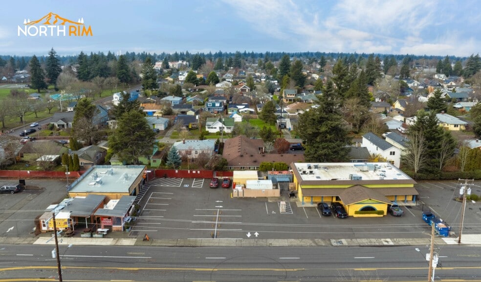 NE 82nd Avenue Portfolio portfolio of 2 properties for sale on LoopNet.ca - Building Photo - Image 3 of 6
