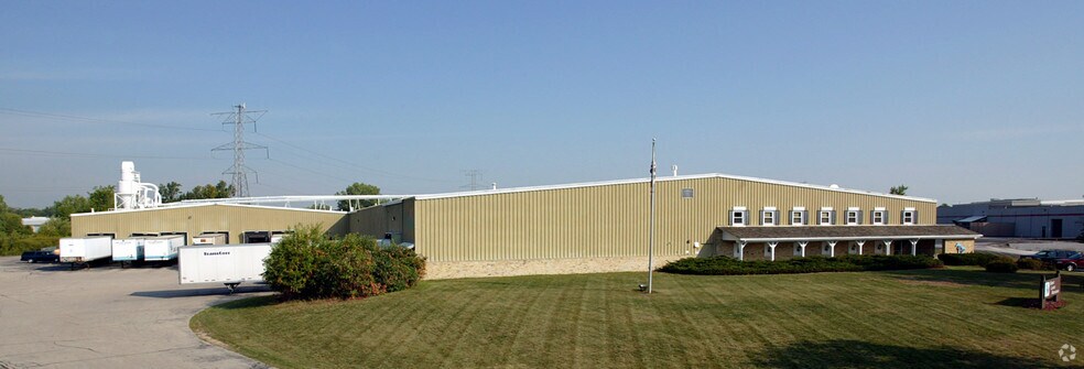 W190N11393 Carnegie Dr, Germantown, WI à louer - Photo du bâtiment - Image 2 de 5