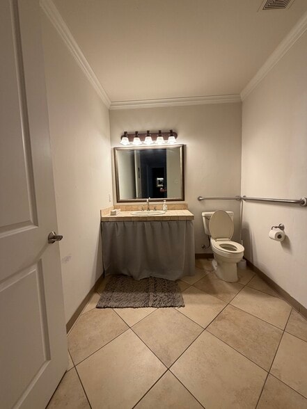 6230 Colleyville Blvd, Colleyville, TX for lease - Interior Photo - Image 2 of 17