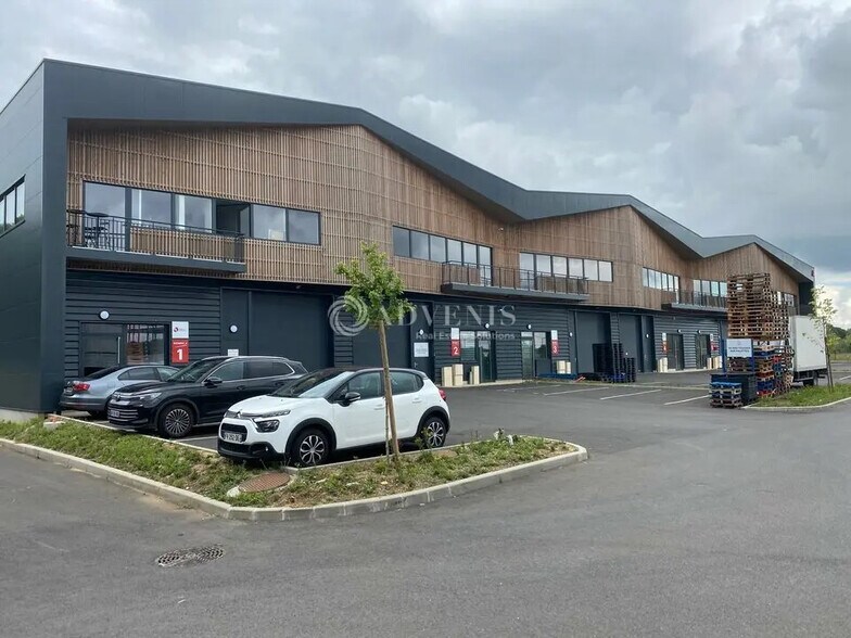 Flex in Moissy-Cramayel for sale - Building Photo - Image 1 of 8