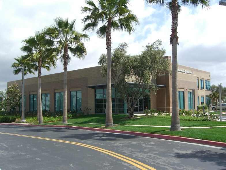 9110 Irvine Center Dr, Irvine, CA à louer - Photo du bâtiment - Image 1 de 14