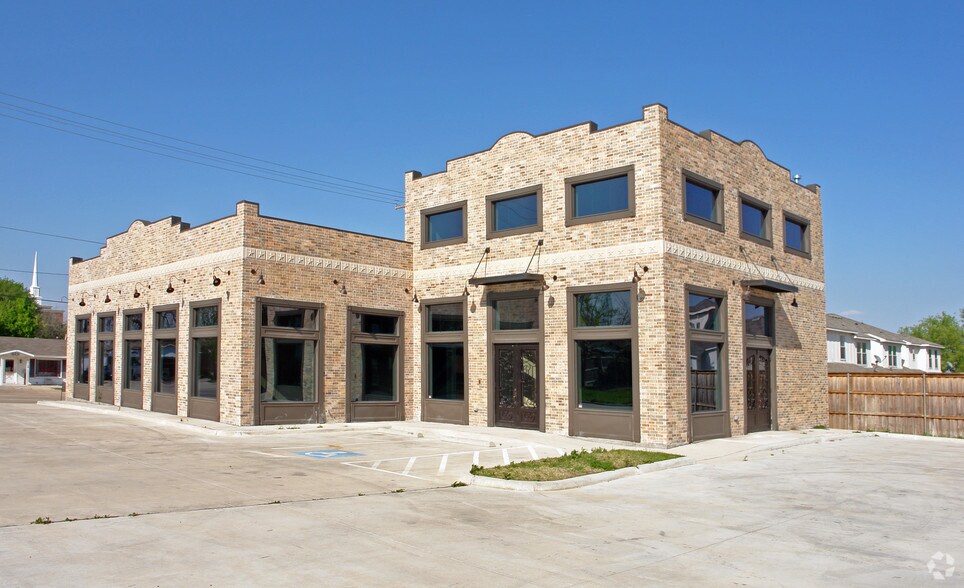 320 E Main St, Lewisville, TX à louer - Photo du bâtiment - Image 2 de 17