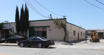 13922 Saticoy St, Van Nuys CA - Entrepôt