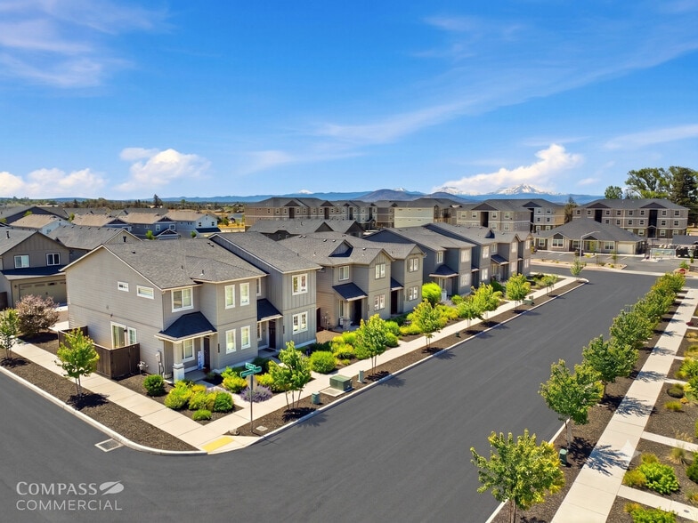 2598 NW Spruce Cone Ln, Redmond, OR à vendre - Photo du bâtiment - Image 3 de 16