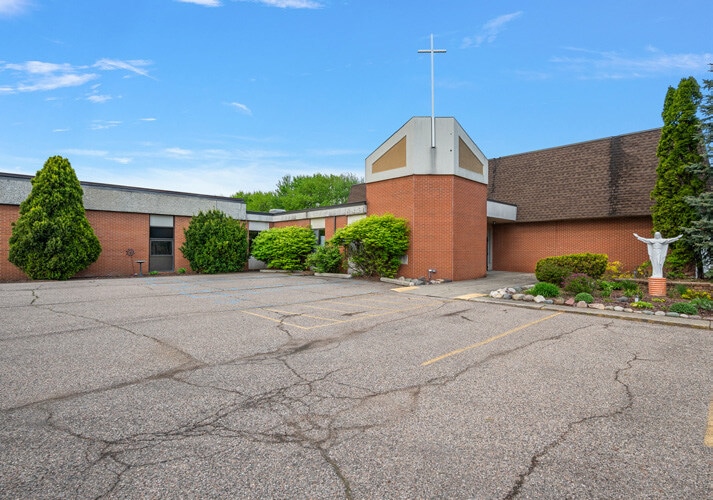 42681 Hayes Rd, Sterling Heights, MI for sale - Building Photo - Image 3 of 17