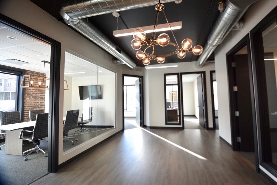 8777 S Redwood Rd, West Jordan, UT à vendre - Photo intérieure - Image 2 de 11