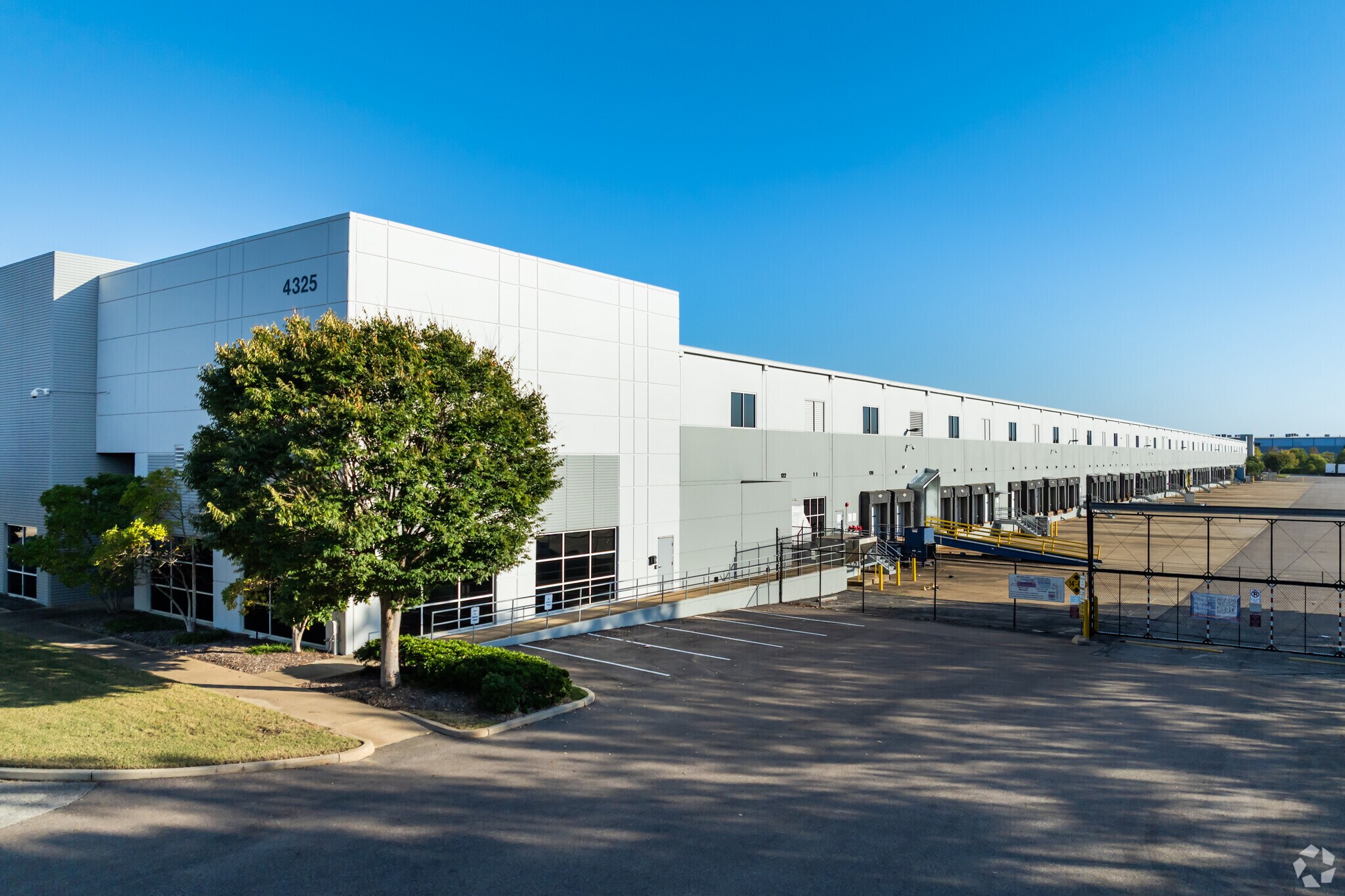 4325 Executive Dr, Southaven, MS for lease Primary Photo- Image 1 of 5