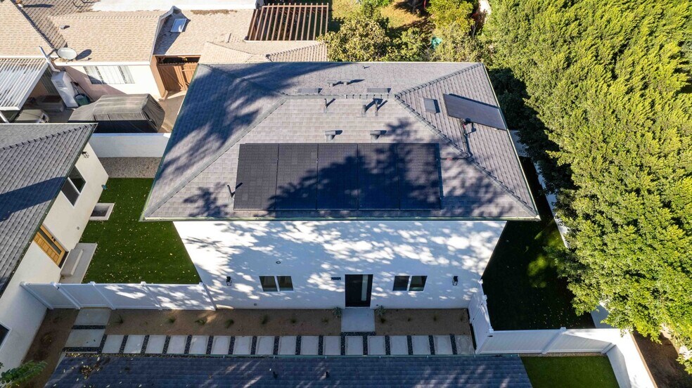 6842 Cedros Ave, Van Nuys, CA à vendre - Photo du bâtiment - Image 2 de 68