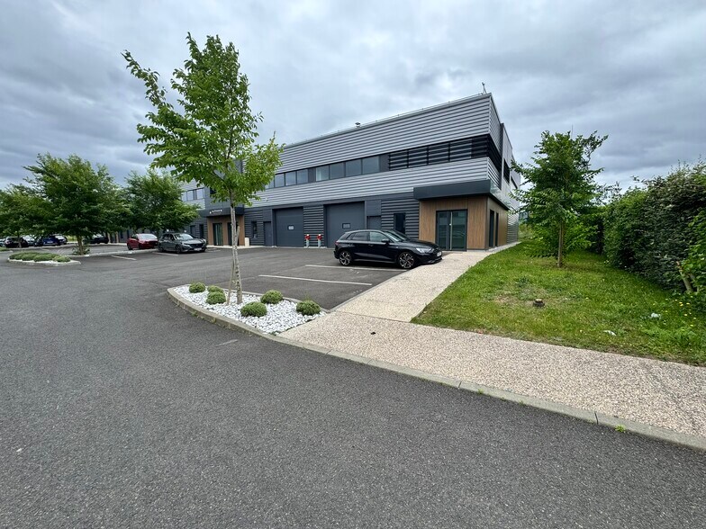 Flex dans Frépillon à louer - Photo du bâtiment - Image 1 de 5