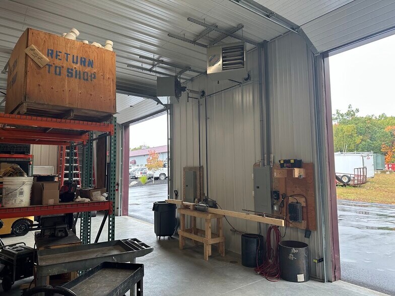 237 Londonderry Tpke, Hooksett, NH à louer - Photo du bâtiment - Image 3 de 10