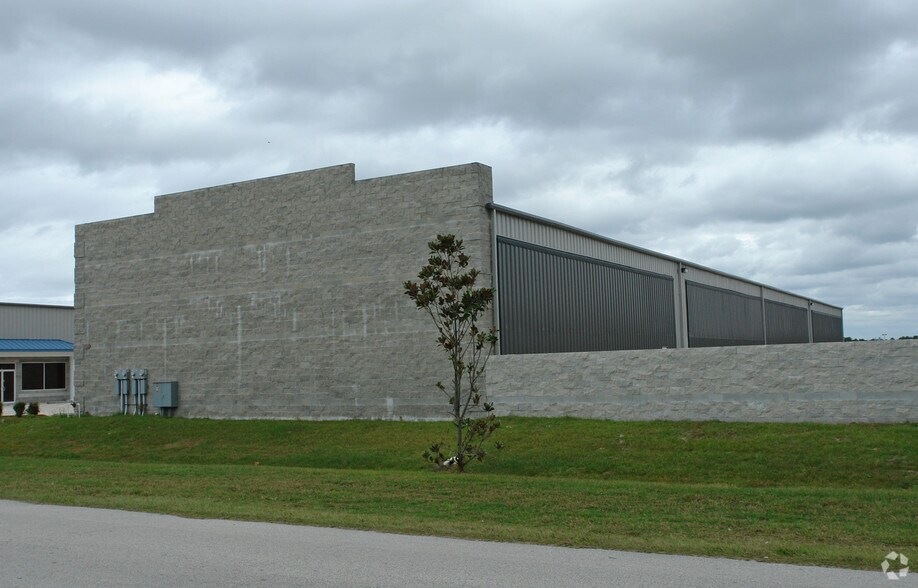 919 Biscayne Blvd, Deland, FL à louer - Photo du bâtiment - Image 3 de 10