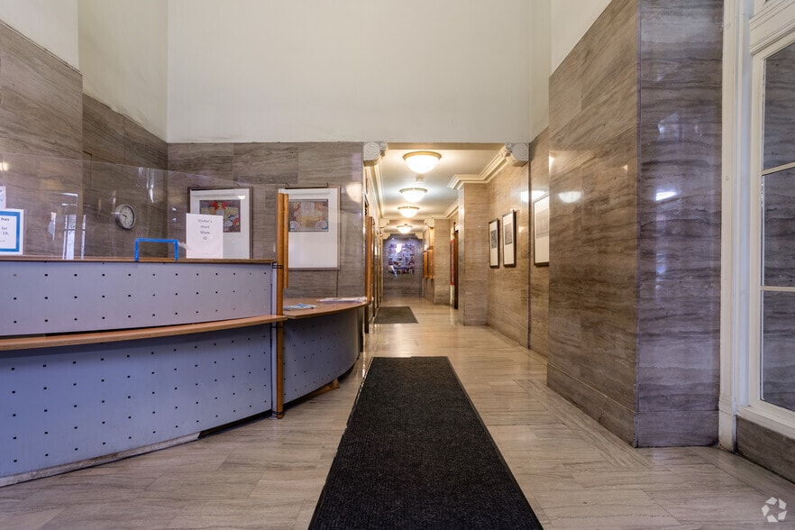 90-04 161st St, Jamaica, NY for lease - Lobby - Image 3 of 5