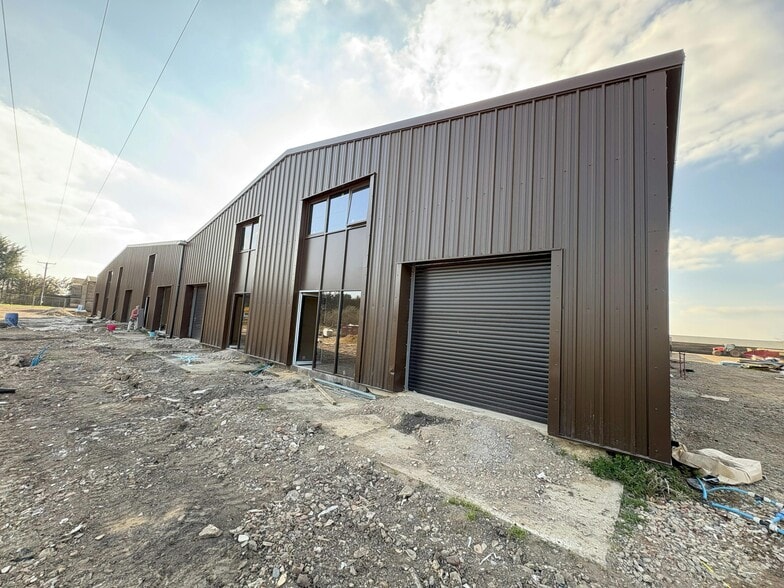 Mill Rd, Leighton Buzzard for lease - Building Photo - Image 2 of 9