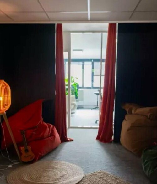Office in Nanterre for lease - Interior Photo - Image 3 of 6