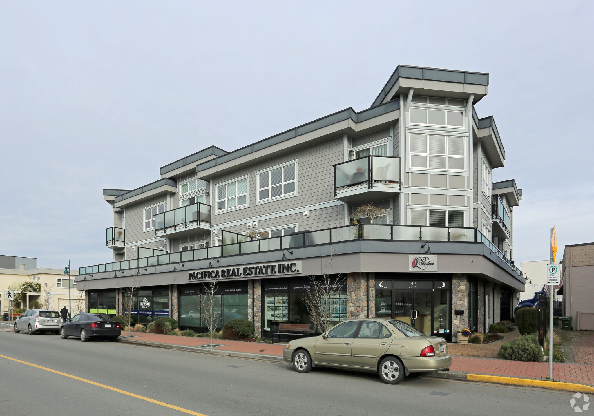 2440 Bevan Ave, Sidney, BC à vendre Photo principale- Image 1 de 1