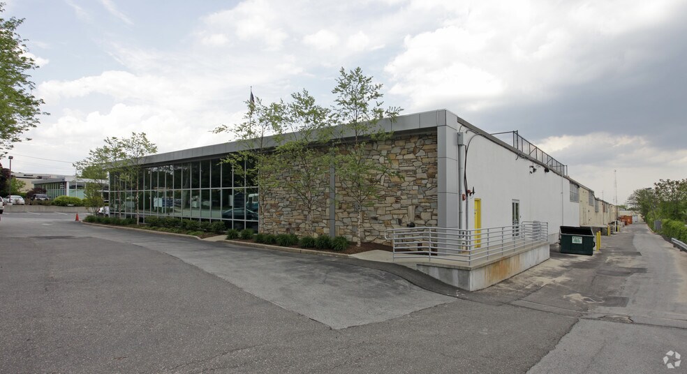 1324 Motor Pky, Hauppauge, NY à louer - Photo du bâtiment - Image 3 de 5