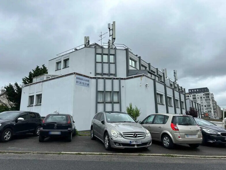 Office in Sarcelles for sale - Building Photo - Image 1 of 4