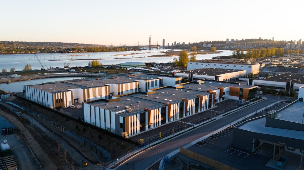 7 King Edward St, Coquitlam, BC à louer - Photo du bâtiment - Image 2 de 11