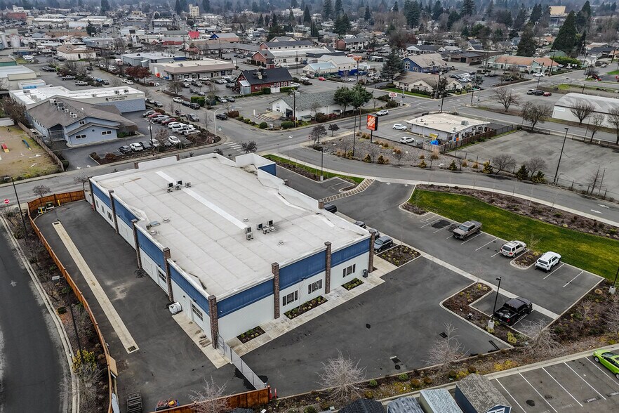 135 NE Mill St, Grants Pass, OR à vendre - Photo du bâtiment - Image 3 de 17