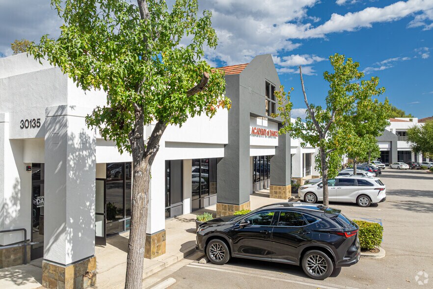 30125-30135 Agoura Rd, Agoura Hills, CA à vendre - Photo du bâtiment - Image 2 de 7