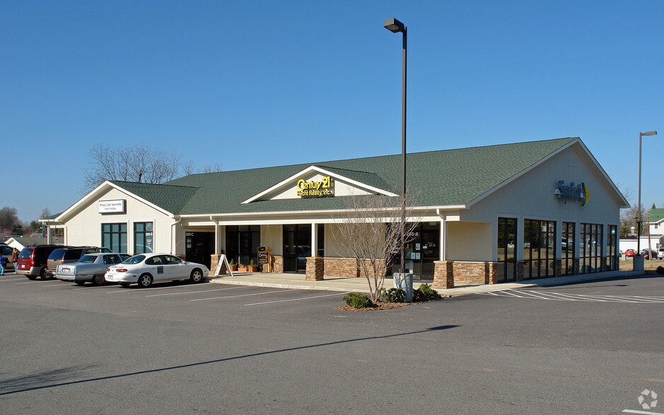 285 N Main St, Troutman, NC for lease - Primary Photo - Image 1 of 65
