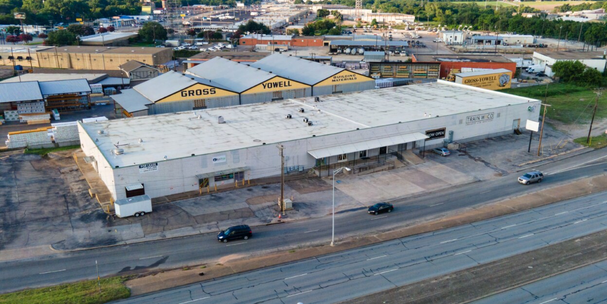 300 S Valley Mills Dr, Waco, TX à louer Photo du bâtiment- Image 1 de 2