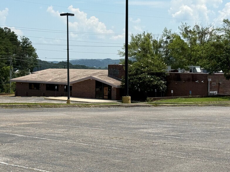 7201 Crestwood Blvd, Birmingham, AL à vendre - Photo du bâtiment - Image 2 de 7