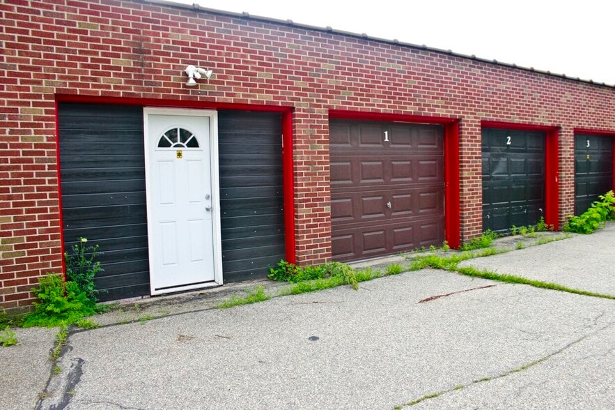 DEVELOPMENT OPPORTUNITY portfolio of 2 properties for sale on LoopNet.ca - Building Photo - Image 3 of 9